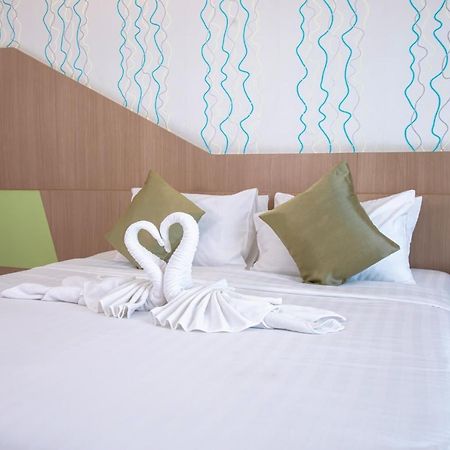 42C The Chic Hotel Накхон Сауан Екстериор снимка