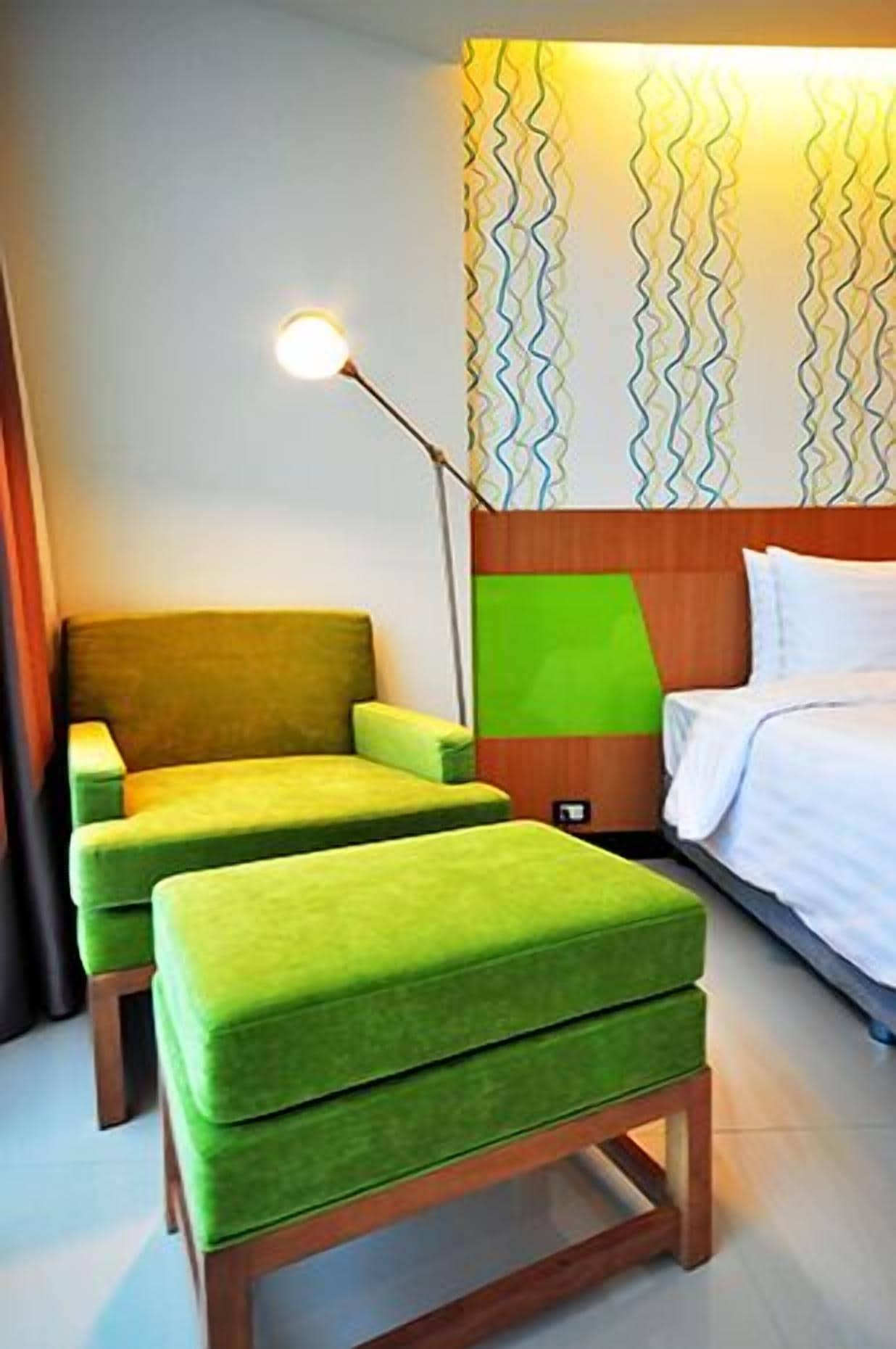 42C The Chic Hotel Накхон Сауан Екстериор снимка