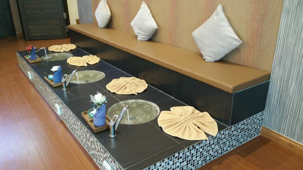 42C The Chic Hotel Накхон Сауан Екстериор снимка