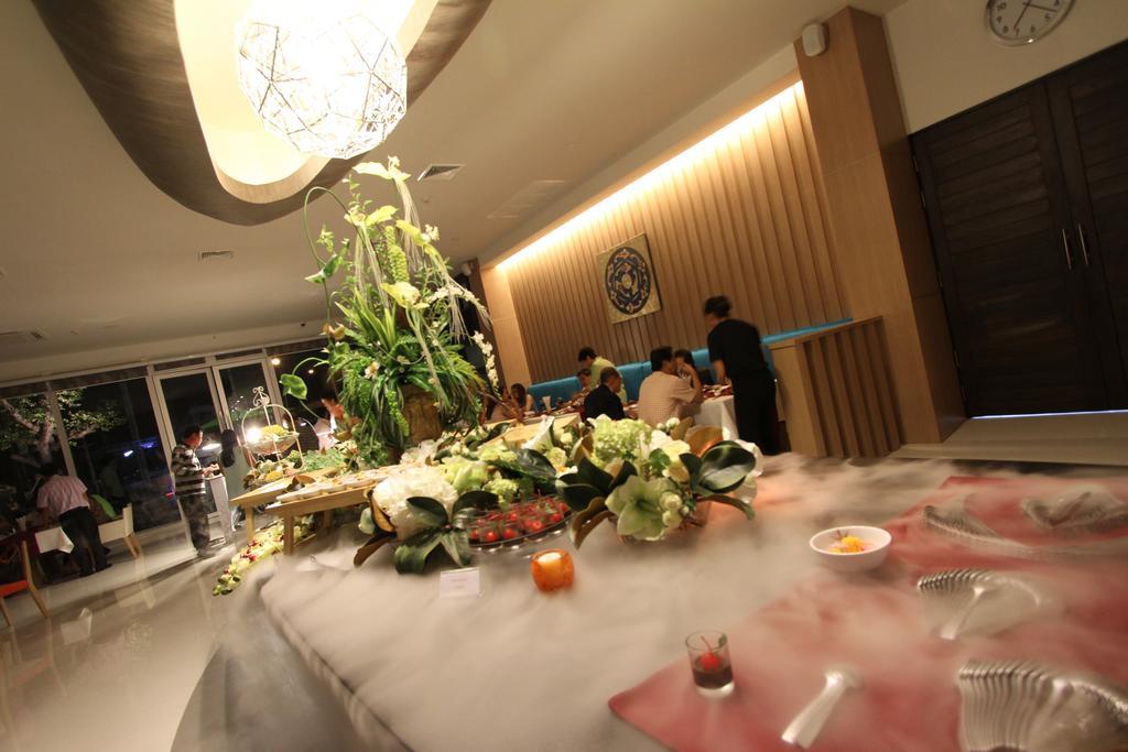 42C The Chic Hotel Накхон Сауан Екстериор снимка