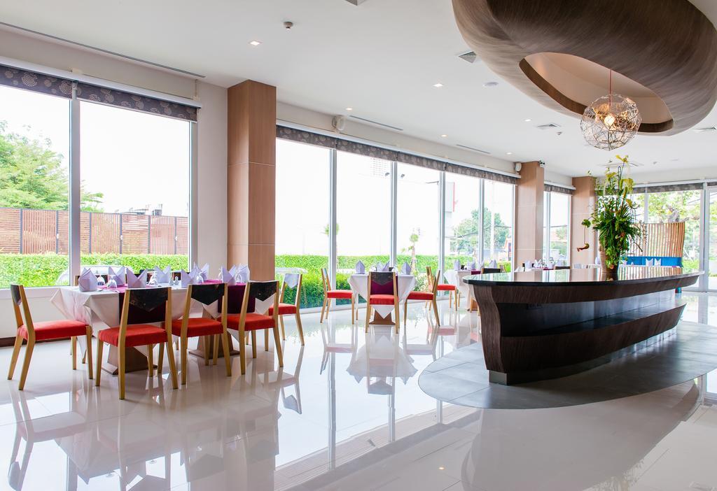 42C The Chic Hotel Накхон Сауан Екстериор снимка