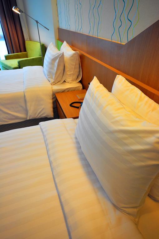 42C The Chic Hotel Накхон Сауан Стая снимка