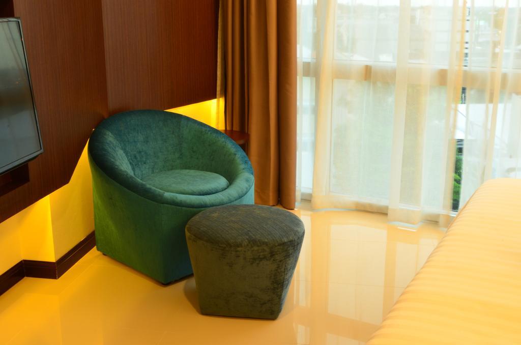42C The Chic Hotel Накхон Сауан Екстериор снимка