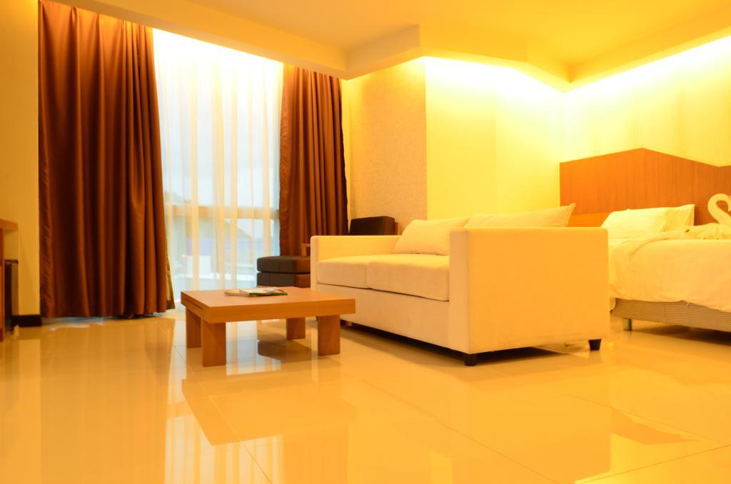 42C The Chic Hotel Накхон Сауан Екстериор снимка