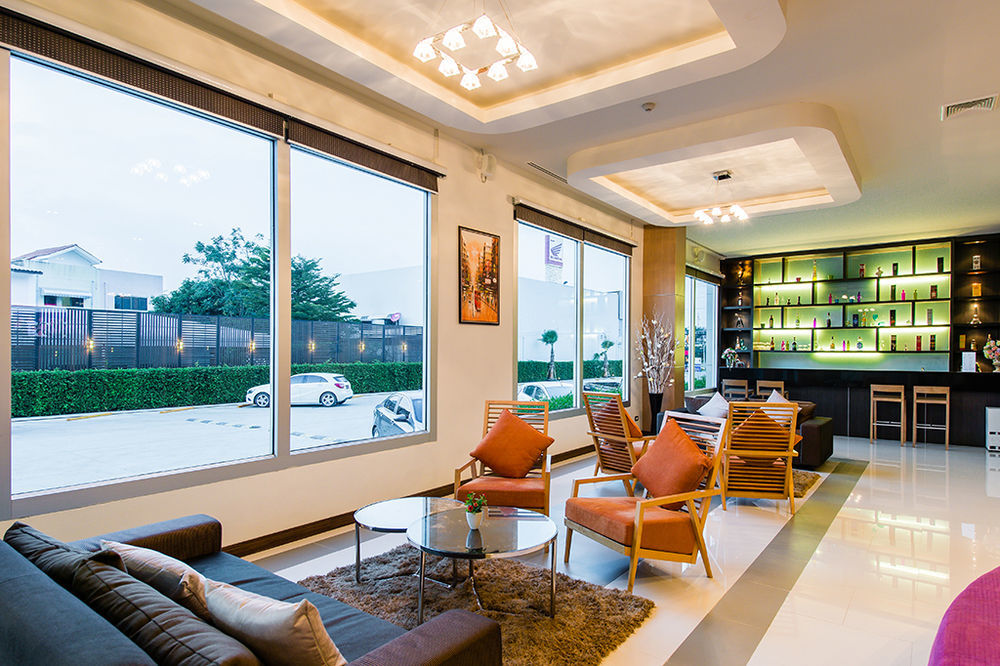 42C The Chic Hotel Накхон Сауан Екстериор снимка