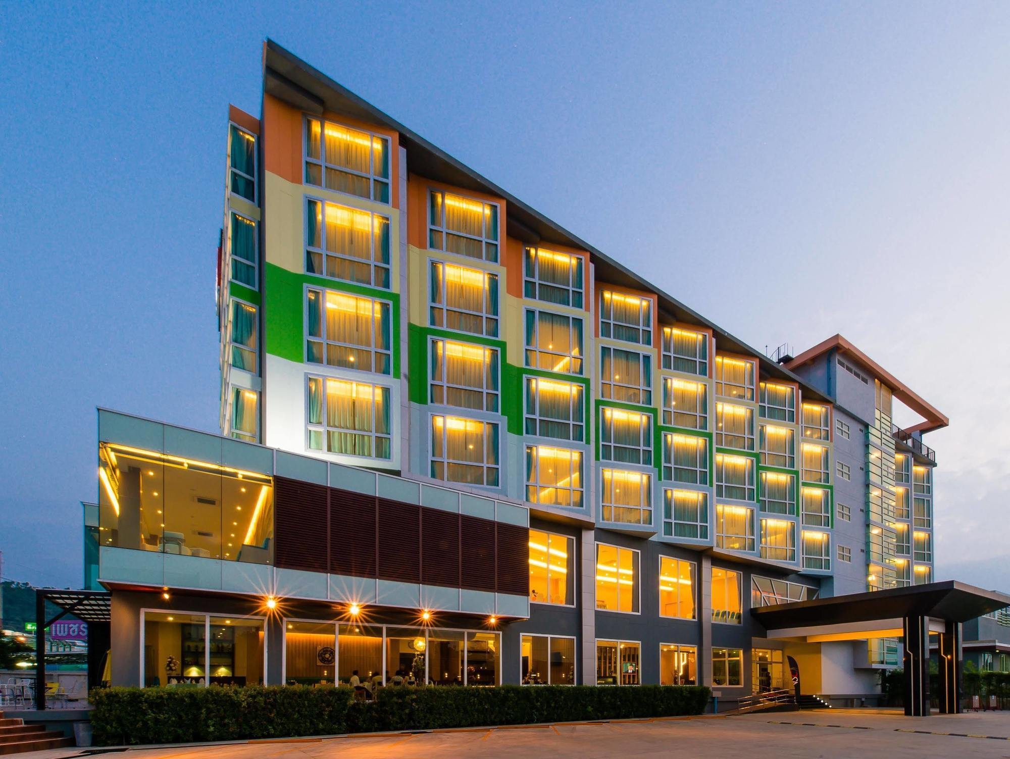 42C The Chic Hotel Накхон Сауан Екстериор снимка