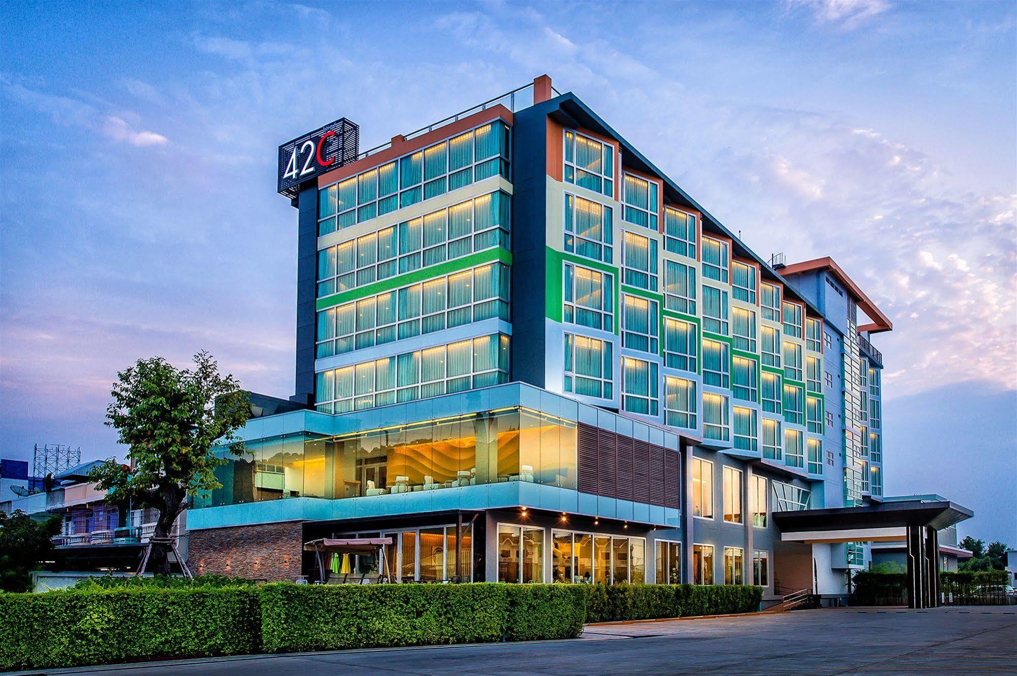 42C The Chic Hotel Накхон Сауан Екстериор снимка