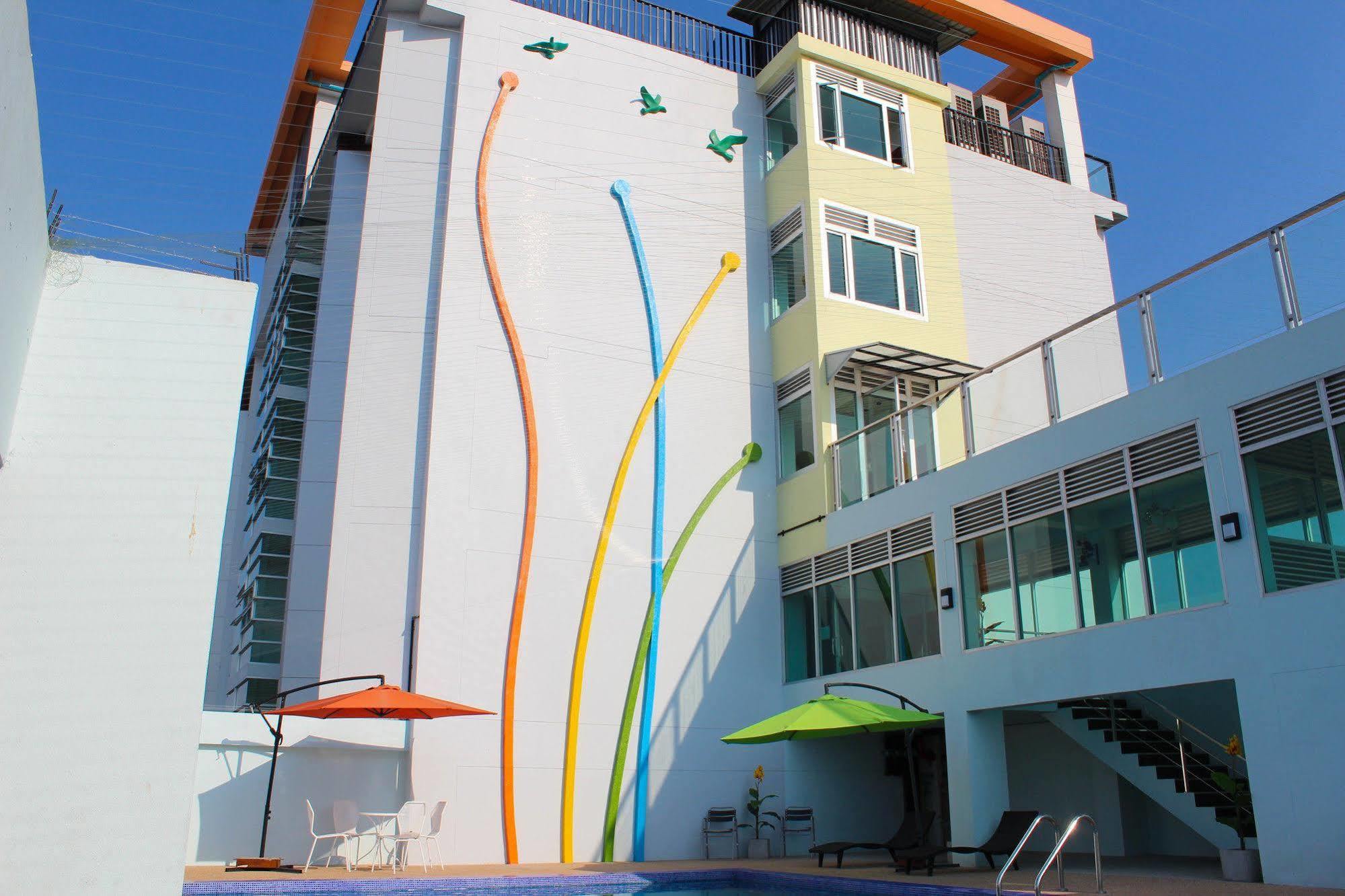 42C The Chic Hotel Накхон Сауан Екстериор снимка