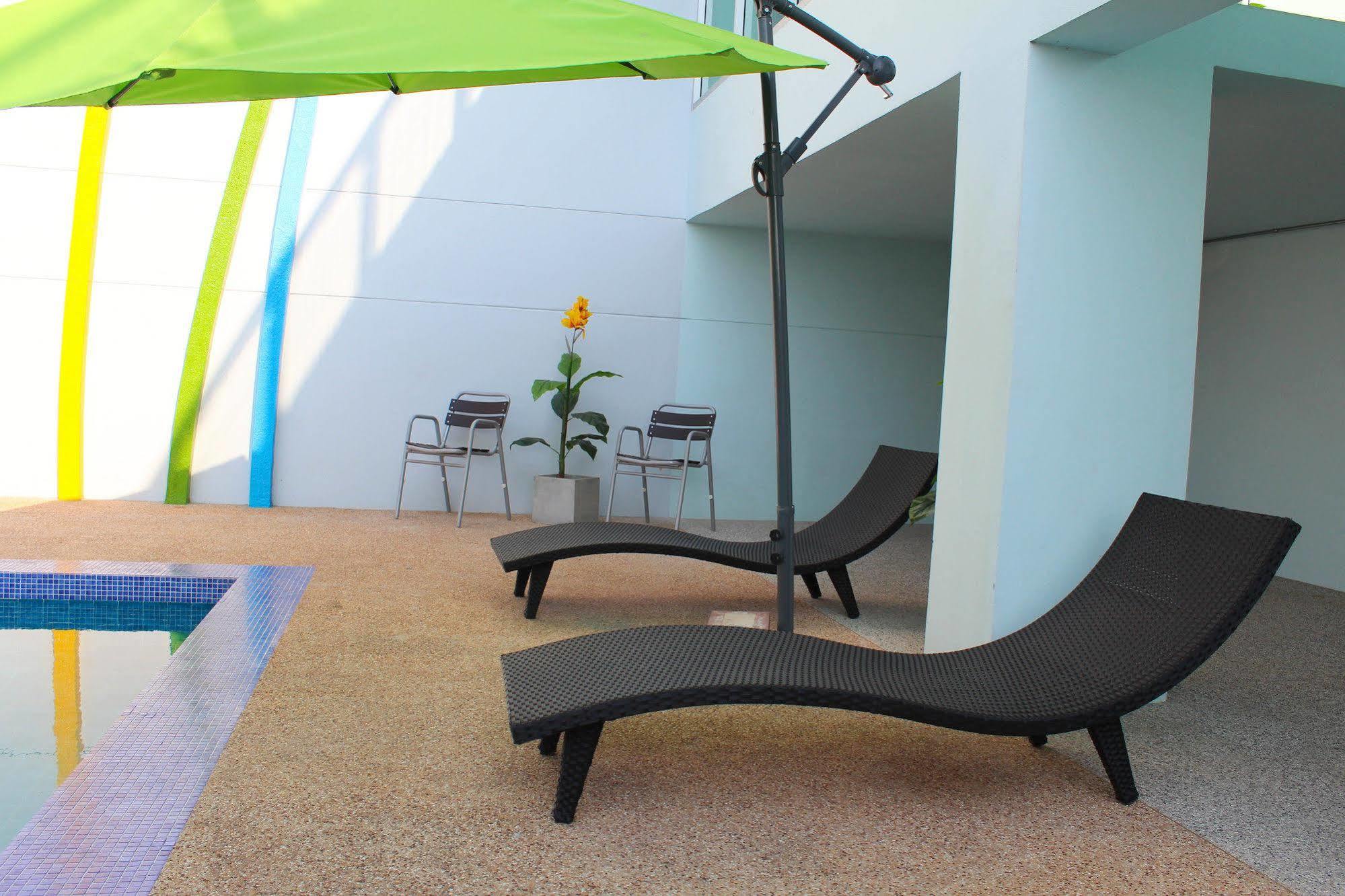 42C The Chic Hotel Накхон Сауан Екстериор снимка