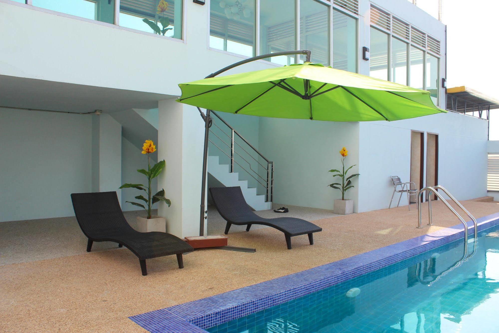 42C The Chic Hotel Накхон Сауан Екстериор снимка