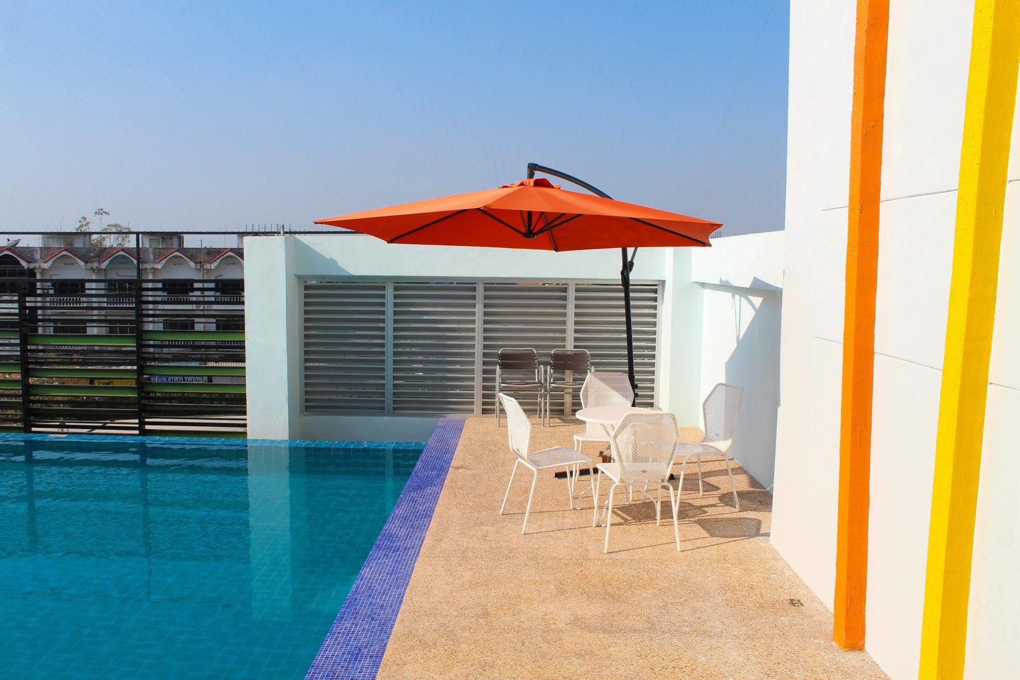 42C The Chic Hotel Накхон Сауан Екстериор снимка