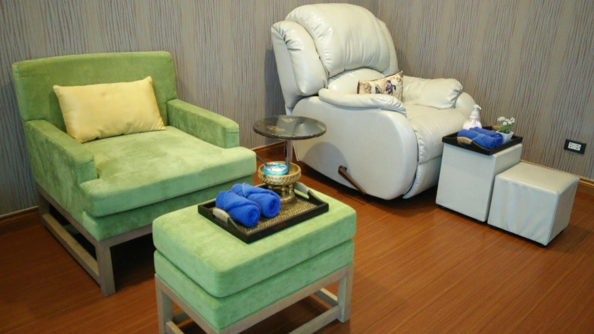 42C The Chic Hotel Накхон Сауан Екстериор снимка