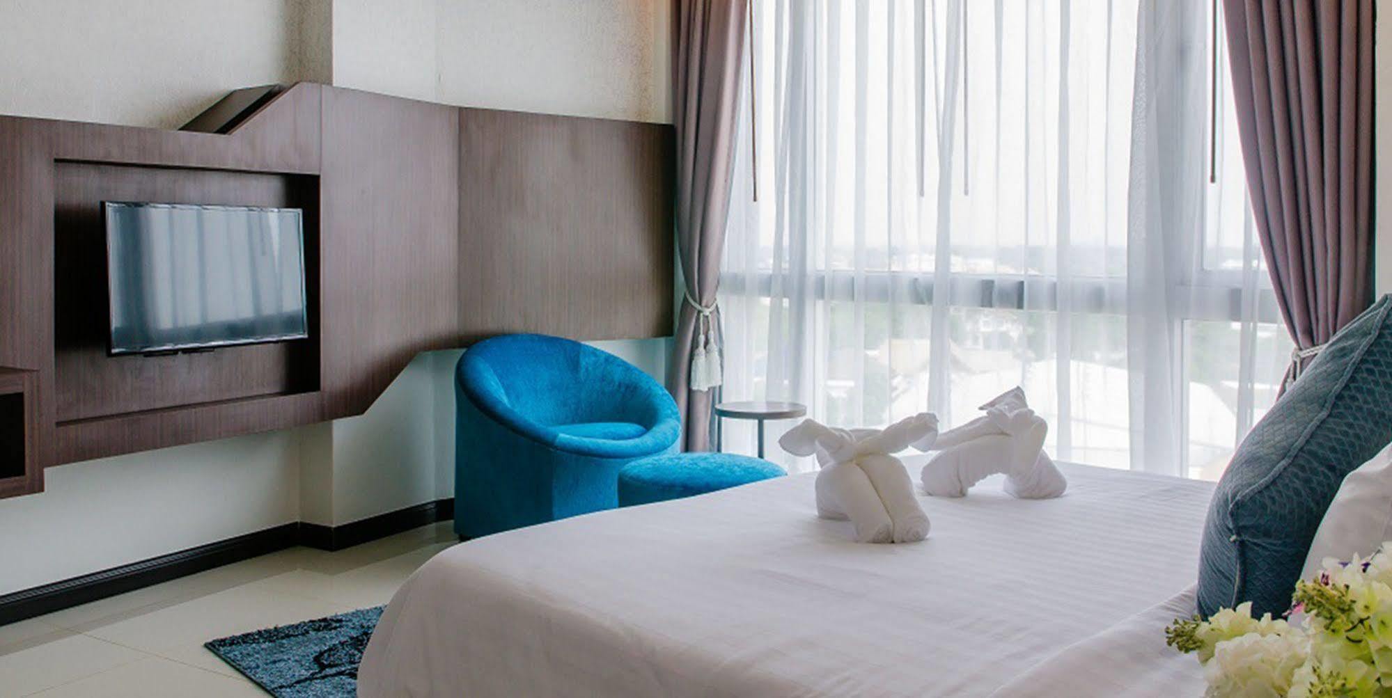 42C The Chic Hotel Накхон Сауан Екстериор снимка